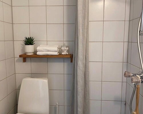 Lys og velindrettet lejlighed med bynær placering