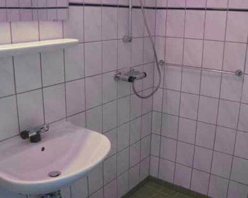 Lys 2-værelses med sydvendt altan på Helgolandsgade – klassisk charme og central beliggenhed