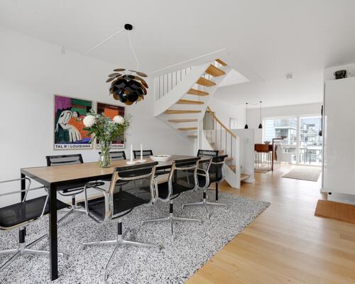 UDEN BOPÆLSPLIGT , eksklusiv penthouselejlighed i 2 plan med 4 soveværelser