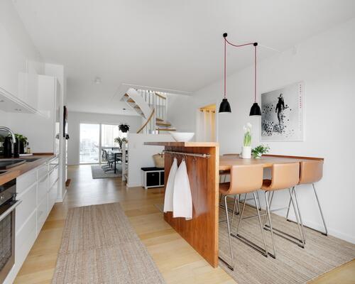 UDEN BOPÆLSPLIGT , eksklusiv penthouselejlighed i 2 plan med 4 soveværelser