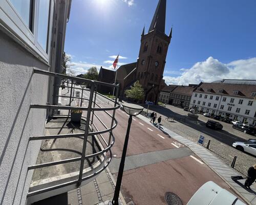Stor 2. værelses lejlighed midt i Vejle gågade
