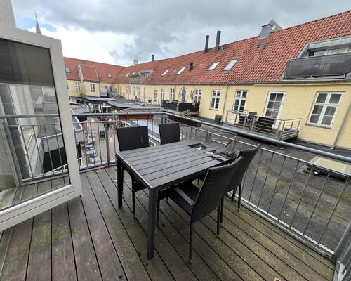 Stor 2. værelses lejlighed midt i Vejle gågade