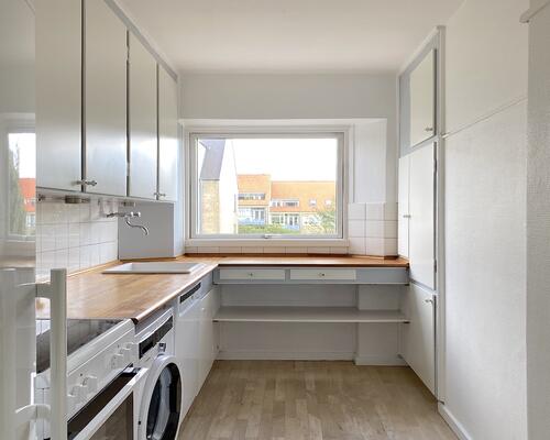Dejlig lys lejlighed med skøn altan