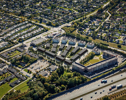 Familievenligt rækkehus med have mod vest