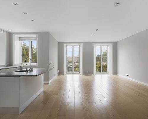 Nice newer renovated apartment with huge outdoor space and 3 bedrooms/2 bath
