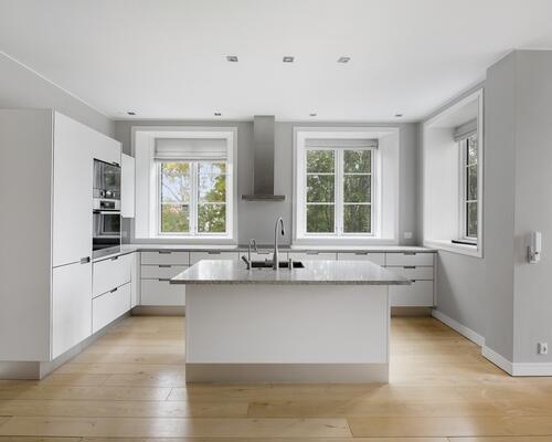 Nice newer renovated apartment with huge outdoor space and 3 bedrooms/2 bath