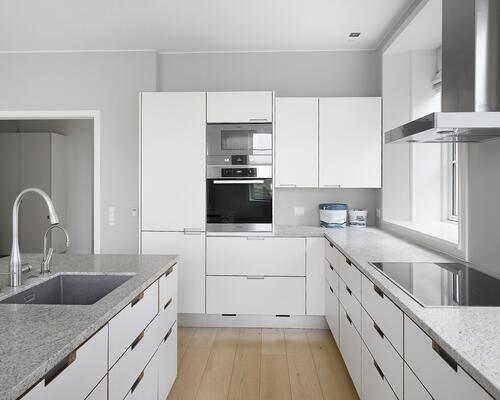 Nice newer renovated apartment with huge outdoor space and 3 bedrooms/2 bath