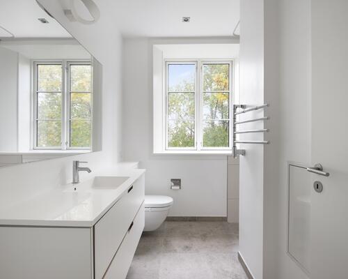 Nice newer renovated apartment with huge outdoor space and 3 bedrooms/2 bath