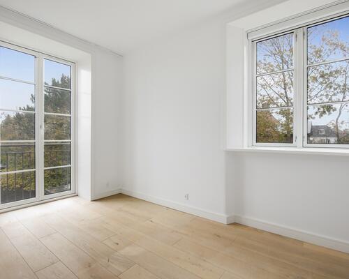 Nice newer renovated apartment with huge outdoor space and 3 bedrooms/2 bath