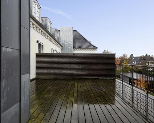 Nice newer renovated apartment with huge outdoor space and 3 bedrooms/2 bath