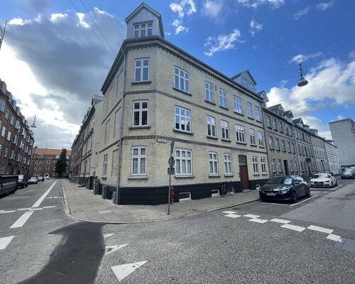 Lys 2-værelses på 48 m2 tæt på Aalborg Centrum – nyere køkken og gulvvarme på badværelse