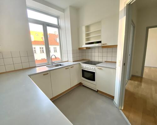 Lys lejlighed i hjertet af Odense med byliv lige udenfor