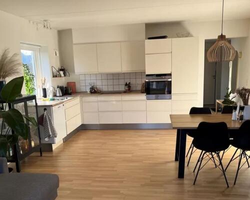 Flot nyistandsat lejlighed central beliggenhed.