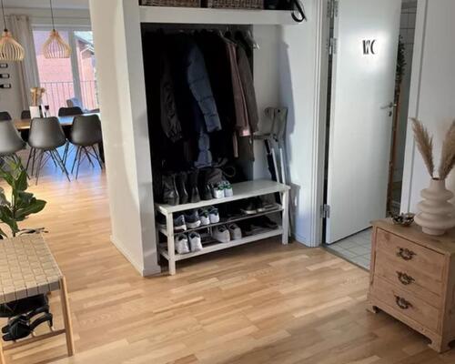 Flot nyistandsat lejlighed central beliggenhed.