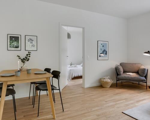 BO MELLEM GRØNNE BAKKEDRAG, NATUR OG I KORT AFSTAND TIL AARHUS