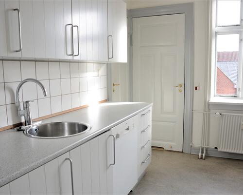 Skøn 3-værelses lejlighed i Fredericia med lys og rummelighed