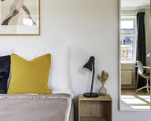 14 m2 værelse i København S