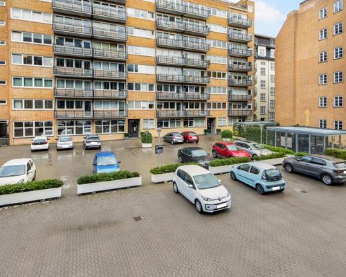 Gennemrenoveret lejlighed med panorama udsigt over Søerne