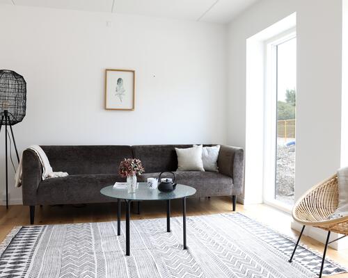 Flot 4-værelses rækkehus med god planløsning, ekstra opbevarings plads, to toiletter og dejlig sydvendt terrasse og have - Ingen bindingsperiode!
