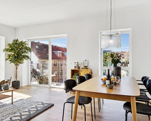 Skøn 3 værelses lejlighed med egen terrasse