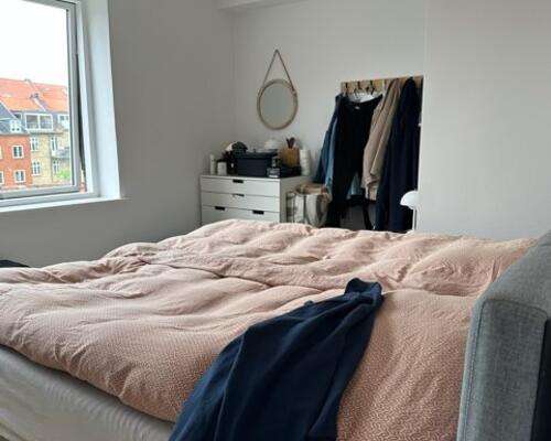 4-VÆRELSES MIDT PÅ TRØJBORG MED TO ALTANER