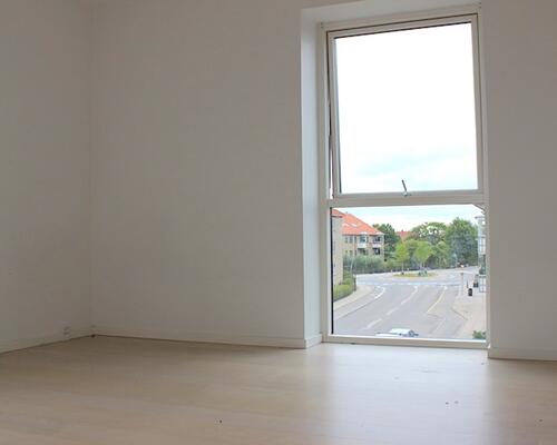 Nyere lys lejlighed i Charlottenlund