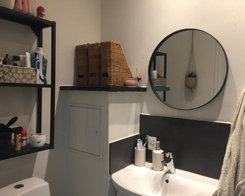 Lys, renoveret 2-værelses på 55 m2 i centrum med kvistvinduer og moderne køkken