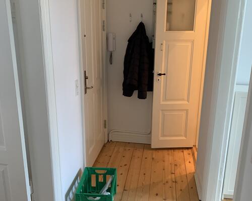 Charmerende og fuldt MØBLERET 2-værelses lejlighed på attraktive Frederiksbjerg