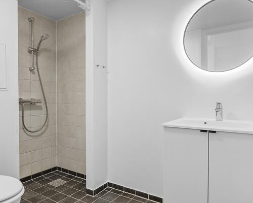 Stor 2-værelses perfekt placeret i Odense C! - KUN 1 MÅNEDS DEPOSITUM