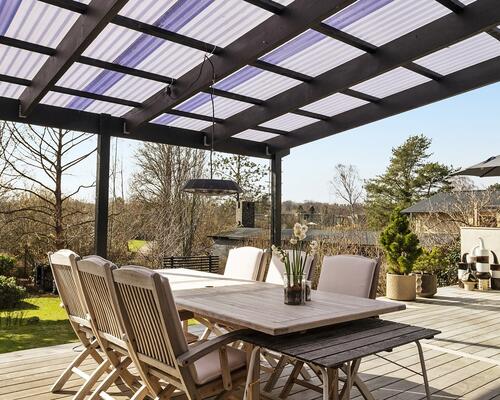 Charmerende bungalow i naturskønne Hareskovby – 149 m² tæt på skov og København udlejes et år