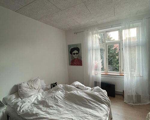 Total renoveret 4. værelses lejlighed nu klar til nye lejere.