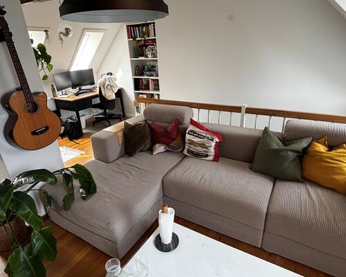 HELT UNIK LEJLIGHED I 2 PLAN MIDT I AARHUS C