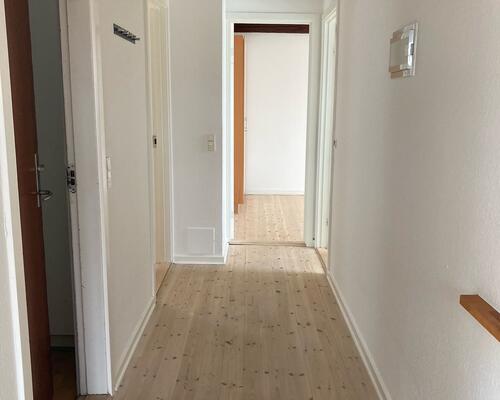 Flot 3. værelses lejlighed med synlige bjælker.