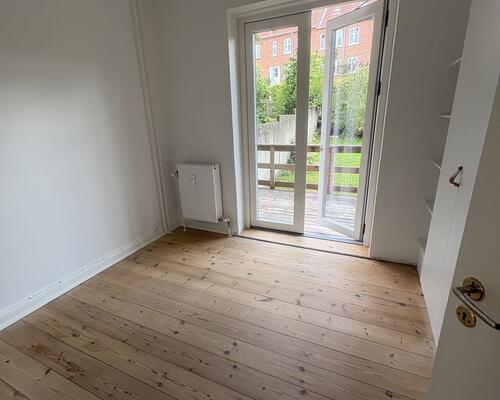Flot 2 værelses lejlighed med egen stor terrasse