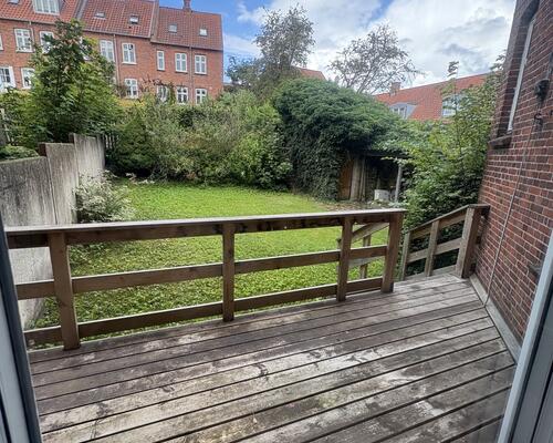 Flot 2 værelses lejlighed med egen stor terrasse