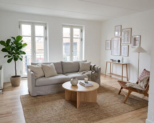 Stor og lys 3-værelses på 90 m2 med central beliggenhed, tæt på Østerstrand