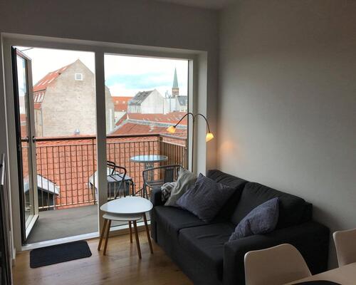 Delevenlig 3-værelses lejlighed med altan og fantastisk tagterrasse ved Vesterbro Torv