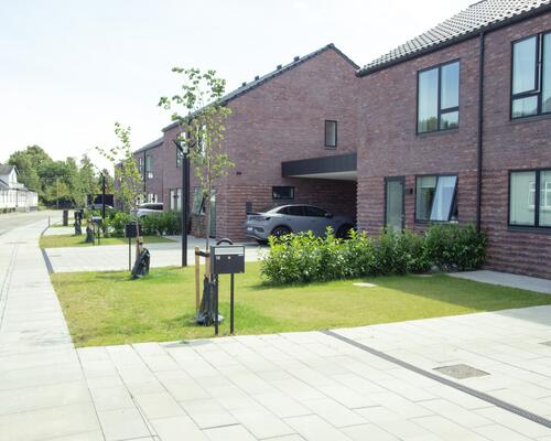 Skønt 4-vær. rækkehus med egen carport og have i nyopført ejendom i Hasselager.