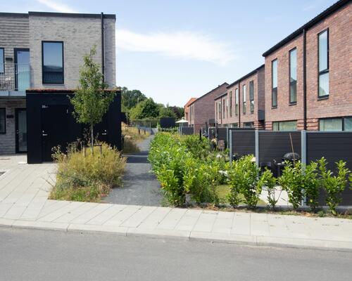 Skønt 4-vær. rækkehus med egen carport og have i nyopført ejendom i Hasselager.
