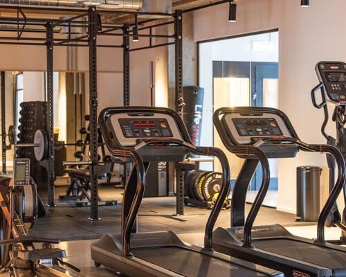 MØBLERET STUDIO PÅ AMAGERBRO MED FITNESS, TAGTERRASSE OG MEGET MERE!
