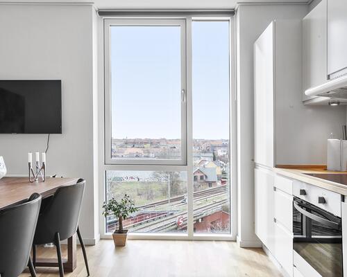 Skøn 5-værelses bolig på toppen af Vanløse med både altan og terrasse - Tæt på indkøb og offentlig transport!