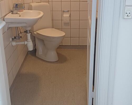Lys 2-værelses midt på Svanes Torv