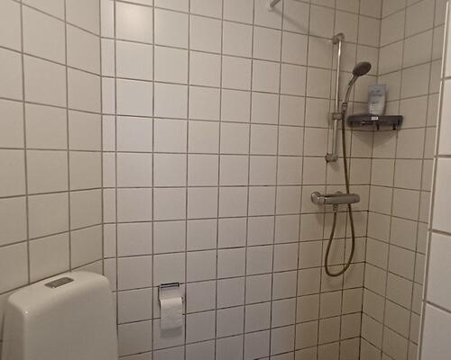Lys 2-værelses midt på Svanes Torv