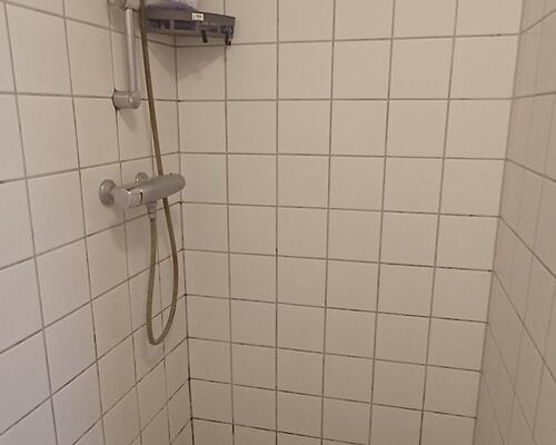 Lys 2-værelses midt på Svanes Torv