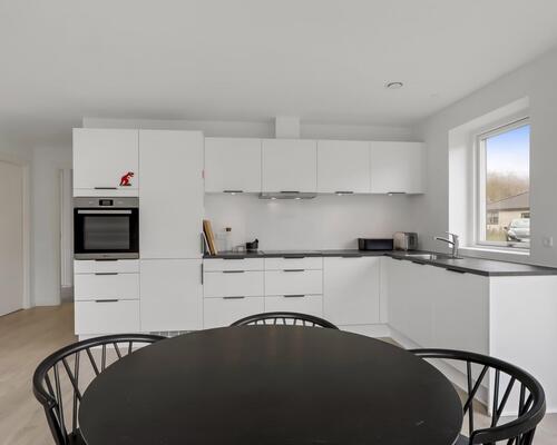 Bynær og moderne bolig med 3 soveværelser udlejes