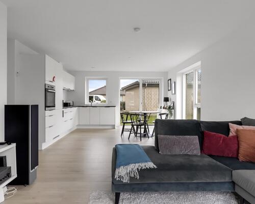 Bynær og moderne bolig med 3 soveværelser udlejes