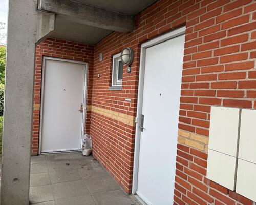 Fin 2 værelses stuelejlighed med lile terrasse