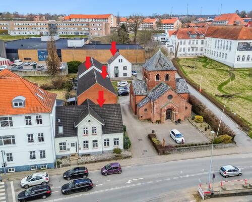Dejlig og rummelig 4-værelses lejlighed med altan i attraktivt område