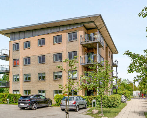Skøn lys lejlighed med stor altan
