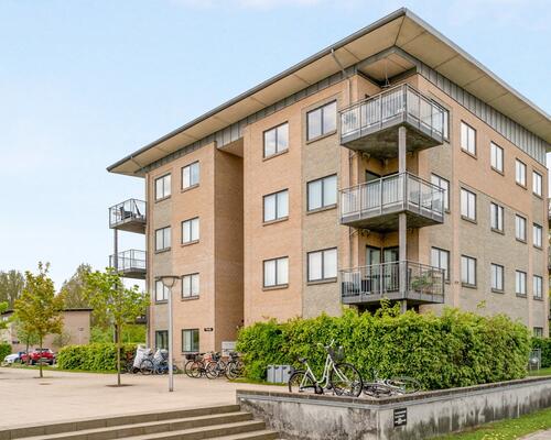 Skøn lys lejlighed med stor altan